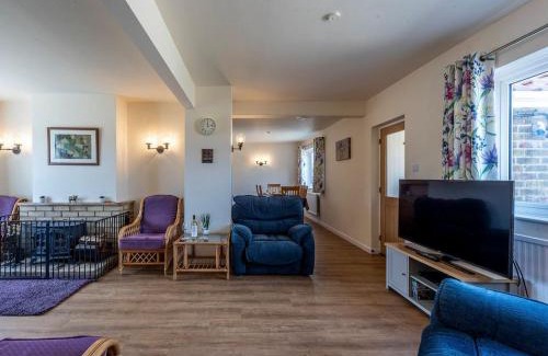 Holbrook Casa | Old Alton Hall Farmhouse