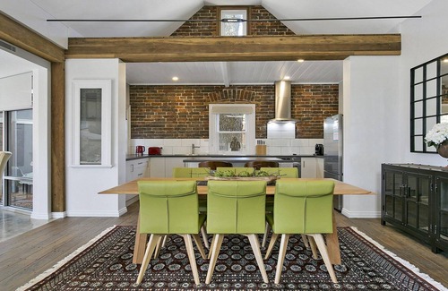 Moss Vale Casa | Old Bank Stables – north facing sun patio, outdoor furniture and BBQ