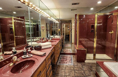 Royal Casa | Old Bear Creek Lodge
