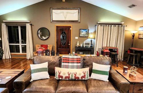 Royal Casa | Old Bear Creek Lodge