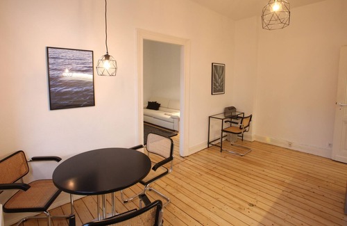 Neuehrenfeld Apartamento | Viejos brazos del vientre: Apartamento de 2.5 habitaciones totalmente amueblado en Trendviertel