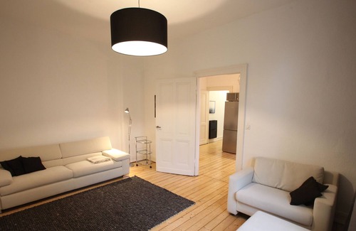 Neuehrenfeld Apartamento | Viejos brazos del vientre: Apartamento de 2.5 habitaciones totalmente amueblado en Trendviertel
