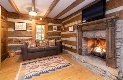 Lake Junaluska Casa | Old Chestnut Cabin at Lake Junaluska