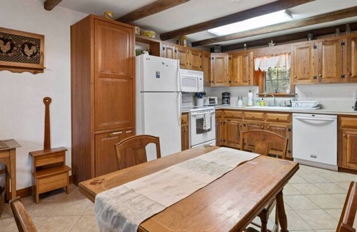Lake Junaluska Cabina | Old Chestnut Cabin An Upgraded Piece of History