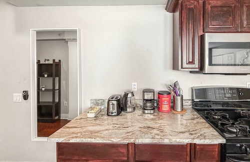 Old City Apartamento | Old City Gem | Chic 2BR Retreat with Modern Comfort