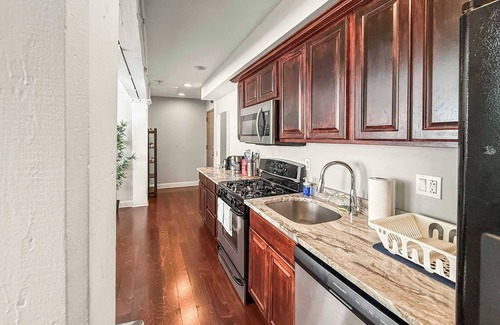 Old City Apartamento | Old City Gem | Chic 2BR Retreat with Modern Comfort
