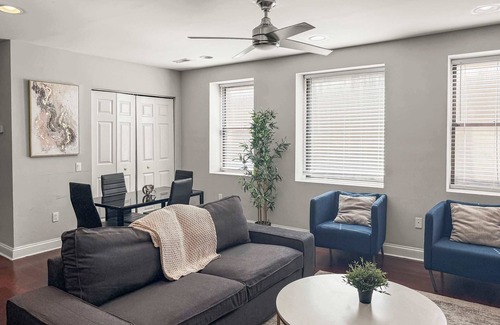 Old City Apartamento | Old City Gem | Chic 2BR Retreat with Modern Comfort
