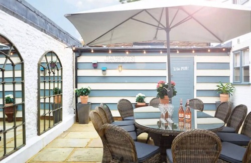 Henley-on-Thames Casa | Old Coach House Dolls House - From 1100 Per Night