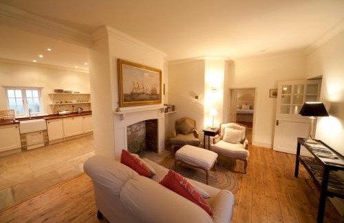 Totland Bay Casa | Old Coastguards - Stunning Historic Cottage