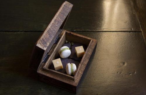 Downton on the Rock Hotel | Old Downton Lodge