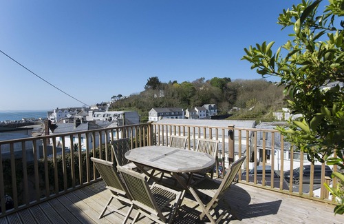 St. Mawes Cabaña | Casa de Pescador vieja con Sun Deck Ofrenda Vistas al mar de Puerto del St Mawes