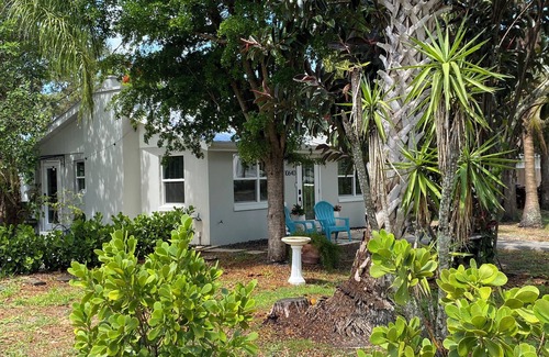 Bonita Springs Casa | Old Florida 2-bedroom house Downtown Bonita Springs, 1 Block from Old 41