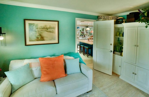 Summerplace Cabaña | Old Florida Beach Cottage - 6 houses to the private beach
