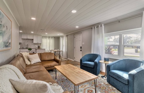 Harbor Oaks Casa | Old Florida Bungalow on Salt Water Canal, Kayak, Paddle Board & Fish