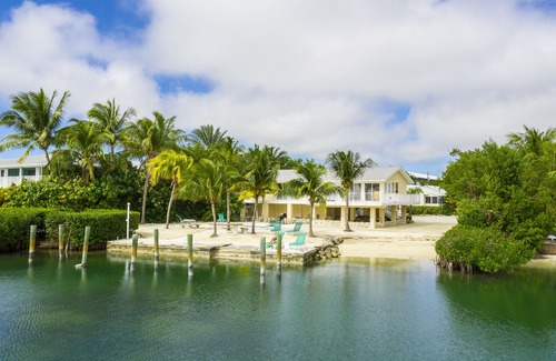Cudjoe Key Cabaña | Old Florida Style, Dockage, Swimming Pool (shared), just 20 miles from Key West