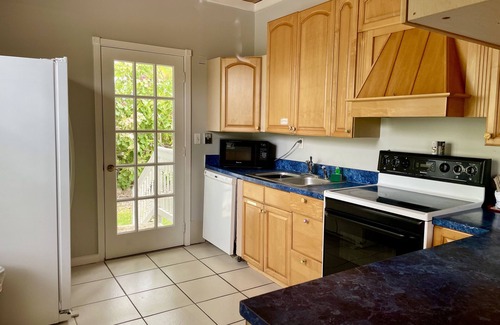 Cudjoe Key Cabaña | Old Florida Style, Dockage, Swimming Pool (shared), just 20 miles from Key West