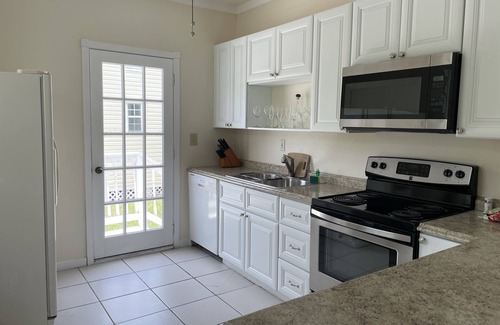 Cudjoe Key Cabaña | Old Florida Style, Dockage, Swimming Pool (shared), just 20 miles from Key West