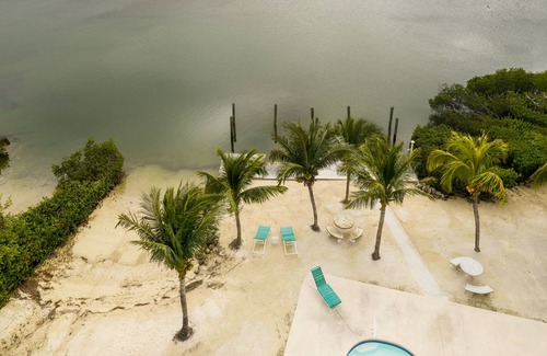 Cudjoe Key Cabaña | Old Florida Style, Dockage, Swimming Pool (shared), just 20 miles from Key West