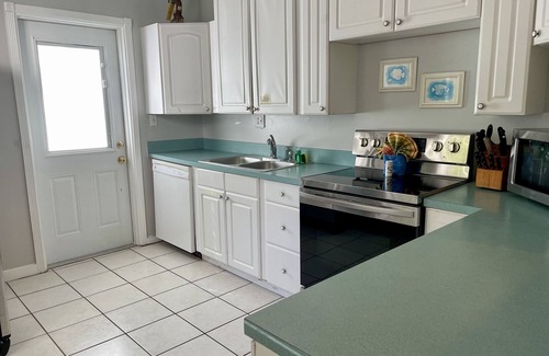 Cudjoe Key Cabaña | Old Florida Style, Dockage, Swimming Pool (shared), just 20 miles from Key West