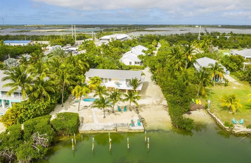 Cudjoe Key Cabaña | Old Florida Style, Dockage, Swimming Pool (shared), just 20 miles from Key West
