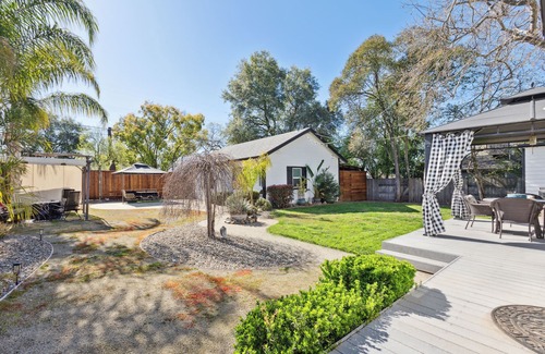 Folsom Casa | 🌿 Old Folsom La Boheme Artist Retreat + Large Yard, Jacuzzi & Outdoor Shower 🌿