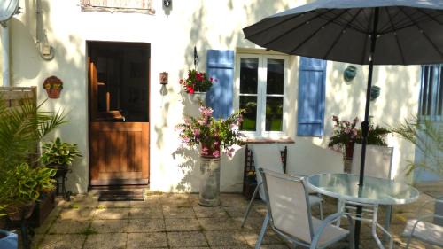 Chateaumeillant Apartamento | Old French Country Cottage for 2 nature lovers paradise