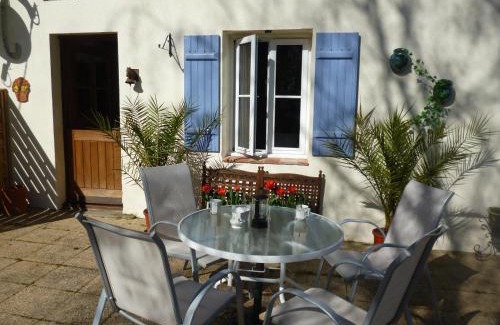 Chateaumeillant Apartamento | Old French Country Cottage for 2 nature lovers paradise