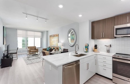 Woodmont Triangle Apartamento | Old Georgetown Road | Nr bars & cafes| NIH Nearby| by GLS
