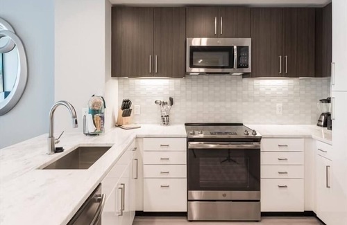 Woodmont Triangle Apartamento | Old Georgetown Road | Nr bars & cafes| NIH Nearby| by GLS