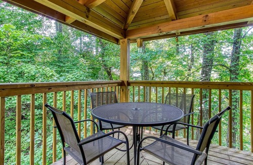 Sevierville Casa | Old Glory, Pool Table, Pool access, WIFI, Free Attraction Tickets!