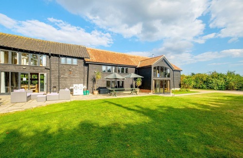 Darsham Cabaña | Old Hall Barn - sleeps 14 guests in 7 bedrooms