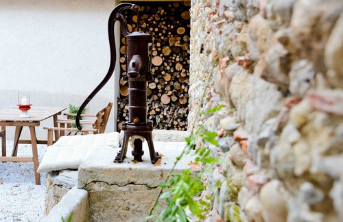 Mirepoix Casa | Antigua casa en el corazón de un pueblo medieval.