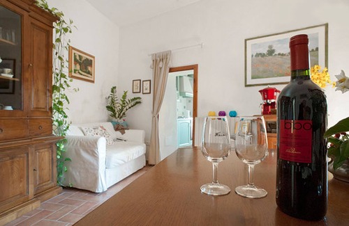 Bibbona Casa | Casa antigua con jardín en el centro de Bibbona, con miras