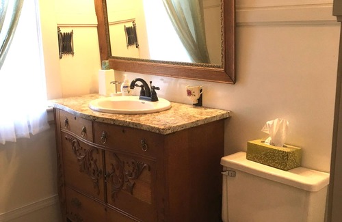Caribou Cama Y Desayuno | Old Iron Inn Bed and Breakfast