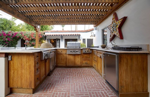 Old Las Palmas Casa | Old Las Palmas - Premier Spanish Revival Estate W / Rooftop Terrace + Fire Pit