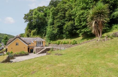 Lee Casa | Old Maids Cottage