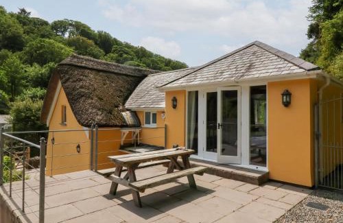 Lee Casa | Old Maids Cottage