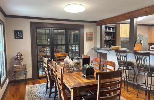 White Plains Otro | Old Main has Horses! Trails! Fishing! Swimming!
