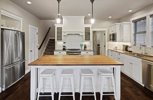 Southern Crossing Casa | Old Mill on The Canal, Large Garage, Firepit, Office