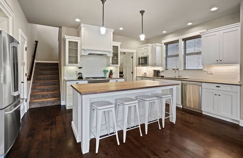 Southern Crossing Casa | Old Mill on The Canal, Large Garage, Firepit, Office