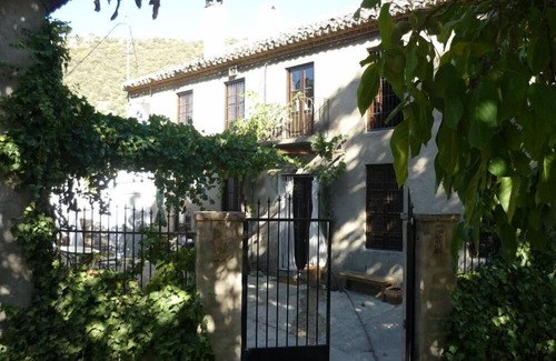 Montefrio Casa | Molino Lorca ofrece un alojamiento en el molino retaurado antiguo.