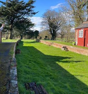 Newport Cama Y Desayuno | Old Ningwood Station Bed & Breakfast, Ningwood, Isle of Wight PO41 0TG