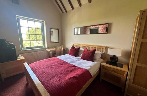 Wellington Hotel | Old Orleton Inn