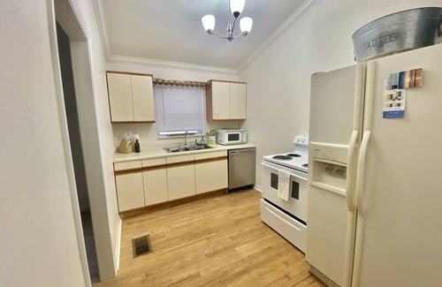 Port Tampa City Casa | Old Port Tampa Estate: 3 King size suites, 2 bath, wrap around porch, large yard
