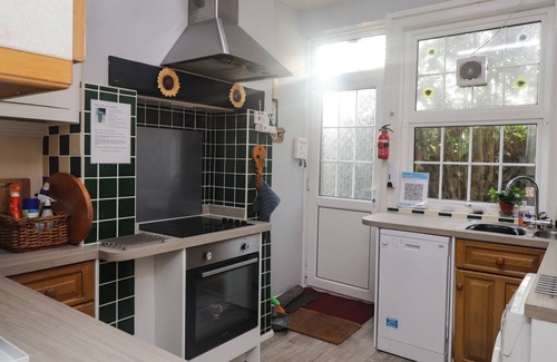 Willesborough Casa | OLD POST OFFICE, pet friendly, character holiday cottage in Hamstreet