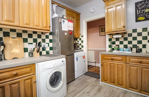 Willesborough Casa | OLD POST OFFICE, pet friendly, character holiday cottage in Hamstreet