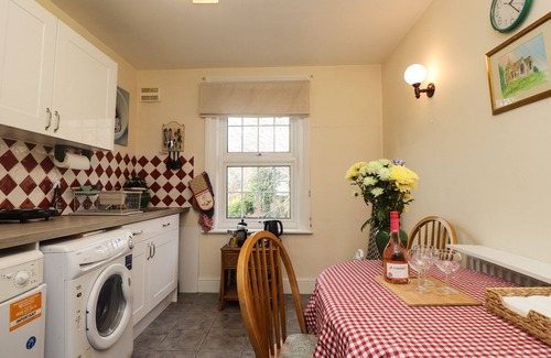 Willesborough Casa | OLD POST OFFICE, pet friendly, character holiday cottage in Hamstreet