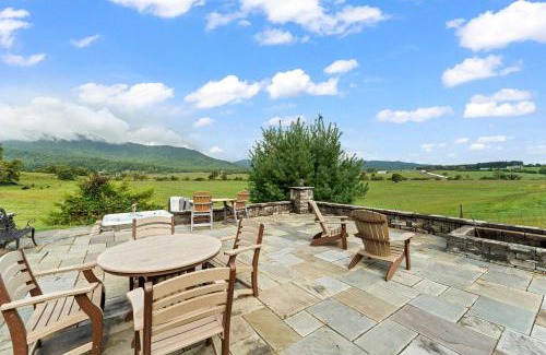 Etlan Casa | Old Rag A-Frame: Mountain Views Hot Tub Fire Pit