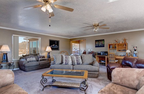 South Snyderville Basin Casa | Old Ranch Road Home W/ Full Mountain Views, Private Patio, & Fast WiFi - Dogs OK