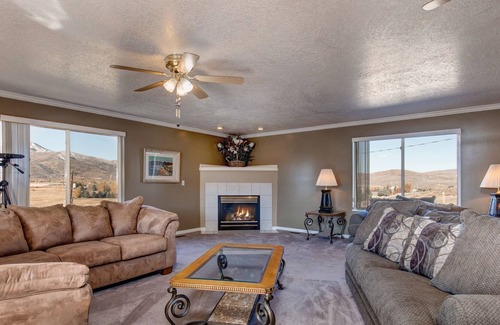 South Snyderville Basin Casa | Old Ranch Road Home W/ Full Mountain Views, Private Patio, & Fast WiFi - Dogs OK